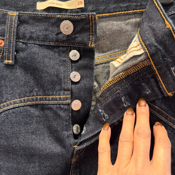 Levi’s Women’s Icon Denim Mini Skirt Dark Wash Size 24 NWT - Picture 2 of 6